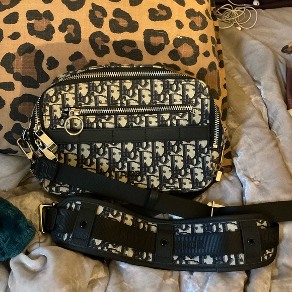 Dior mens safari bag, got it as a gift don’t want it anymore. - Picture 2 of 4